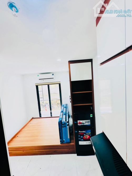 Toà CCMN 7 tầng thang máy, lô góc Minh Khai, oto vào nhà, 28 phòng ~ 130 tr/th.Giá 28.5 tỷ