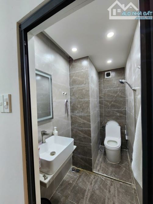 NGUYỄN TRÃI QUẬN 1 - PHƯỜNG NGUYỄN CƯ TRINH - HẺM XE HƠI - 1SẸC CÁCH MẶT TIỀN 20M - 60M2 - 10