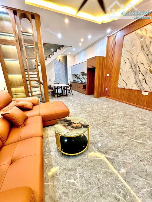 NP758 ✳️Bán nhà lầu Gần quảng trường tỉnh, P.Tân Phong Biên Hoà. 👉 Diện tích : 5,3m dài 1 - 11