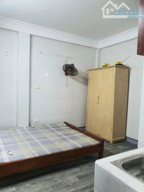 Chuyển công tác bán rẻ ! DT100m2, 5 tầng ,Vũ Ngọc Phan, Cthuê 65tr/ Th - 11