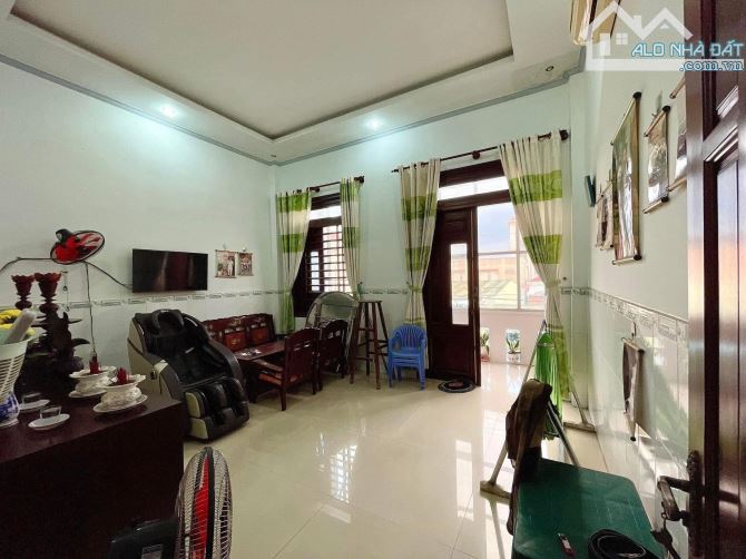 Bán Nhà Trệt Lầu Trục Chính Hẻm 71 Cách Mặt Tiền Đường CMT8 25m ( Cặp Bên Đại Học Cảnh sát - 11