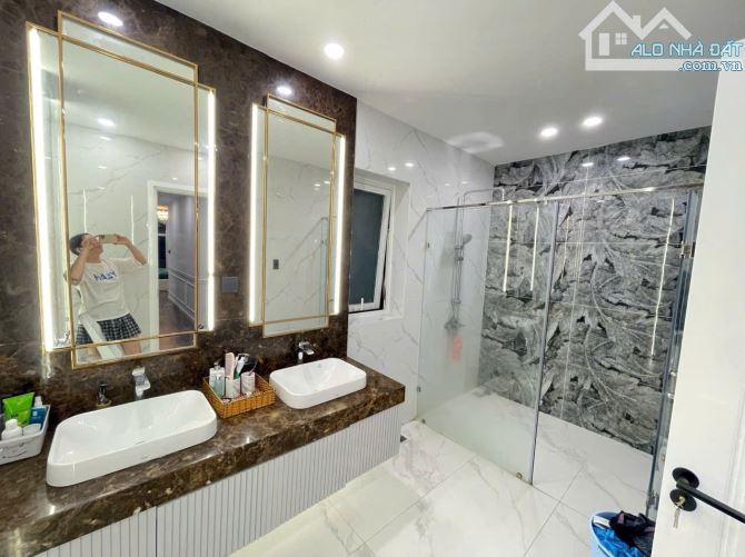 Bán nhà đẹp. Hẻm xe hơi. Khu dân cư Sài Gòn Mới. Dt 4x20m. 4 tầng. Giá 6.8 tỷ - 11