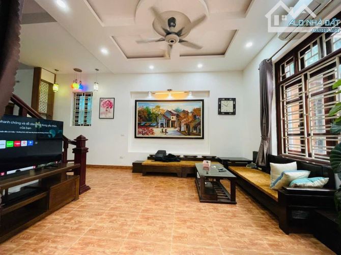 BÁN GẤP BIỆT THỰ MINI - NHÀ 58M² – 3 TẦNG – MẶT TIỀN 11M – Ô TÔ ĐỖ CỬA - NHỈNH 7TỶ. - 1