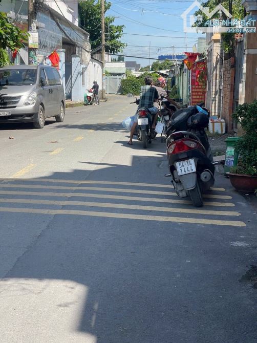 NHÀ C4 MỚI TINH HẺM XE HƠI TÂN XUÂN HÓC MÔN GIÁ RẺ. - 1