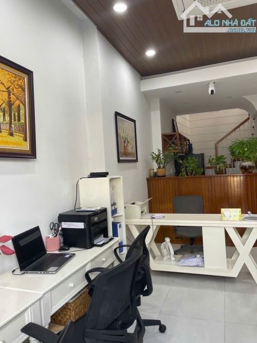 Nhà Siêu Đẹp Thiết Kế Bởi Kiến Trúc Sư Nổi Tiếng 1 trệt 2 Lầu- LoTTe Mart Nguyễn Văn Lượng - 1