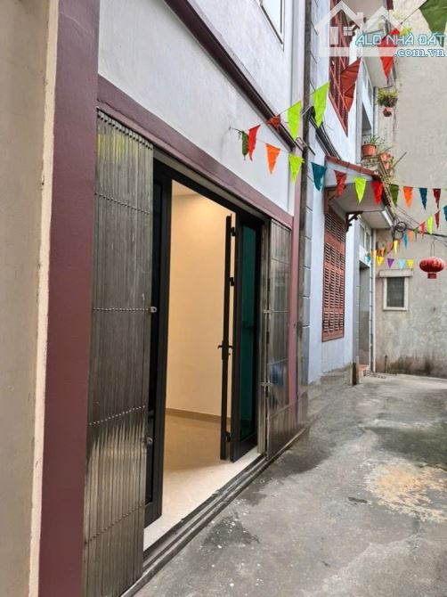 Bán nhà 4 tầng x38m dân xây Việt Hưng, chỉ 5.5 tỷ còn bớt - 1