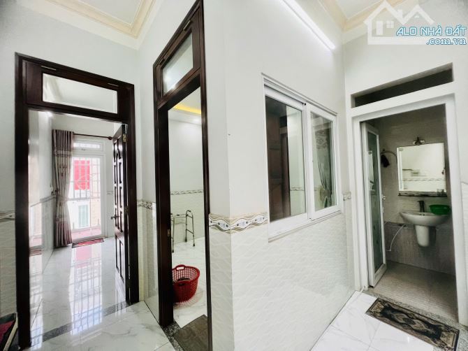 Bán nhà Hẻm Tân Phú -Thoại Ngọc Hầu -P Phú Thạnh -DT:47m2-2Tầng -Giá:4,8Tỷ . - 1