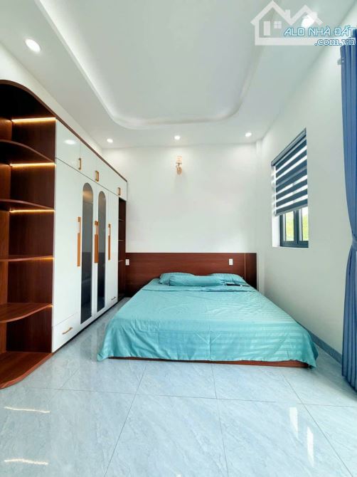 NHÀ PHÔ TÂN UYÊN, 1 TRET 2 LẦU, 4PN, 4WC, PHONG CÁCH CHÂU ÂU, HOÀN CÔNG ĐẦ ĐỦ - 1
