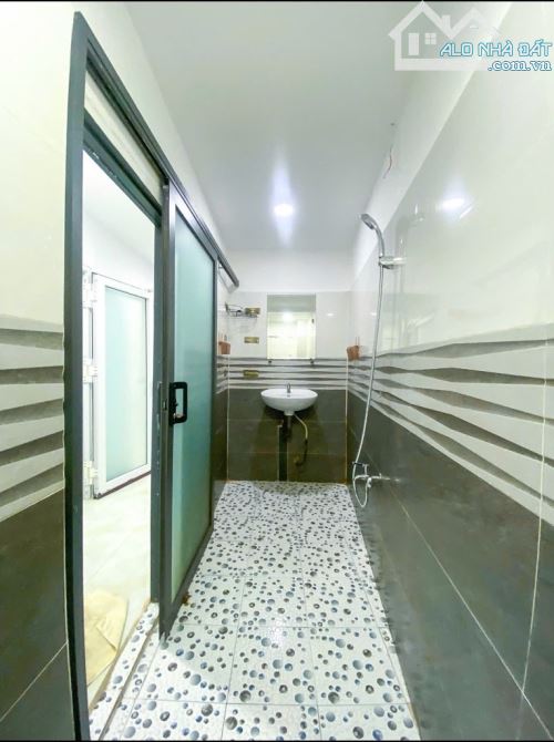 🔥🌟NHÀ CÁCH MẠNG THÁNG TÁM, QUẬN 3, 4x12m, 2 TẦNG, NHÀ MỚI Ở NGAY, SHR, 3 PHÒNG NGỦ, SÁT - 1