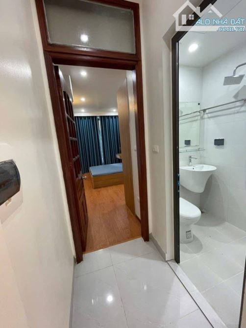 BÁN NHÀ PHỐ NGUYỄN LƯƠNG BẰNG Q ĐỐNG ĐA .DT 30M2  5 T GIÁ 6.8TỶ. - 1
