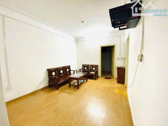 TẬP THỂ PHẠM VĂN ĐỒNG - LÔ GÓC - Ô TÔ ĐỖ CHÂN TOÀ NHÀ- DT: 51/60M, TẦNG DƯỚI 5, GIÁ 3.8 TỶ - 1