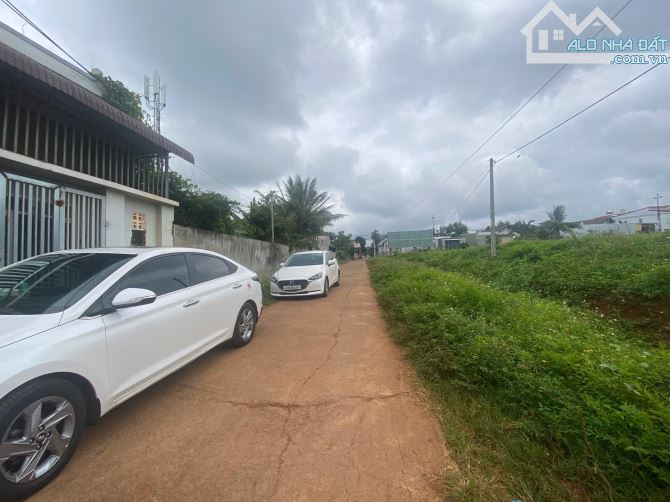 🏡 BÁN ĐẤT ĐẸP CUỐI Y MOAN (RẼ TRÁI) 📍 Đối diện sân bóng, cạnh trường học 🚘 Đường lớn, 2 - 1