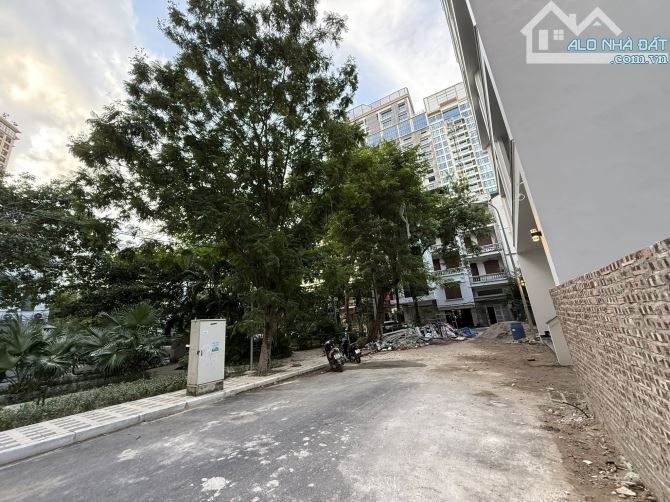 MẢNH ĐẤT KHU VƯỜN ĐÀO, NHẬT TÂN, TÂY HỒ-KD-Ô TÔ-VỈA HÈ: 180M, MT 11M, GIÁ 99 TỶ - 1