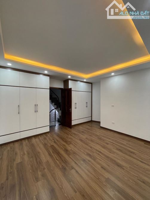 NHÀ ĐẸP, NGUYỄN VĂN HUYÊN, CẦU GIẤY-Ô TÔ- THANG MÁY:40M X5T, MT 3,5M, GIÁ 13,4 TỶ. - 1
