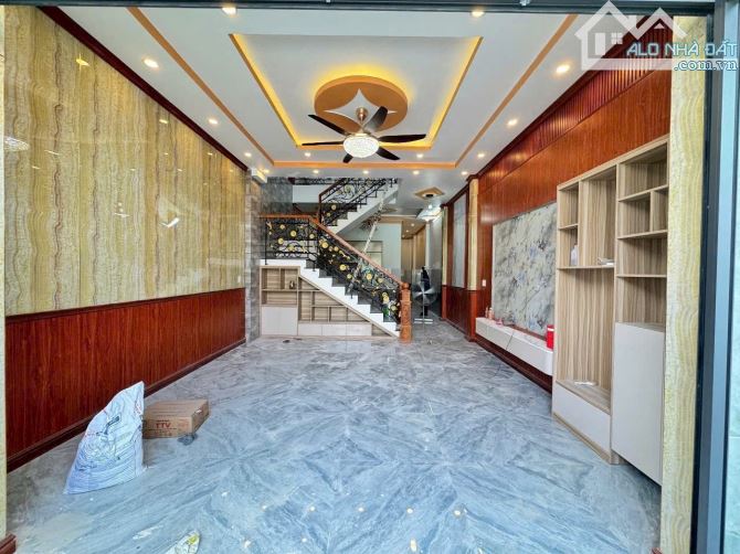 Cần Bán Gấp – Nhà 1 Trệt 1 Lầu – Huyện Bình Chánh  – Giá Chỉ  2 Tỷ 300 Triệu - 1