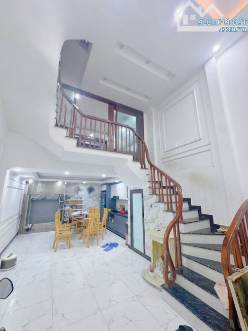 GẦN HỒ LINH ĐÀM- ĐẠI TỪ HOÀNG MAI- NHÀ MỚI- NGÕ RỘNG- CHÍNH CHỦ CẦN BÁN GẤP