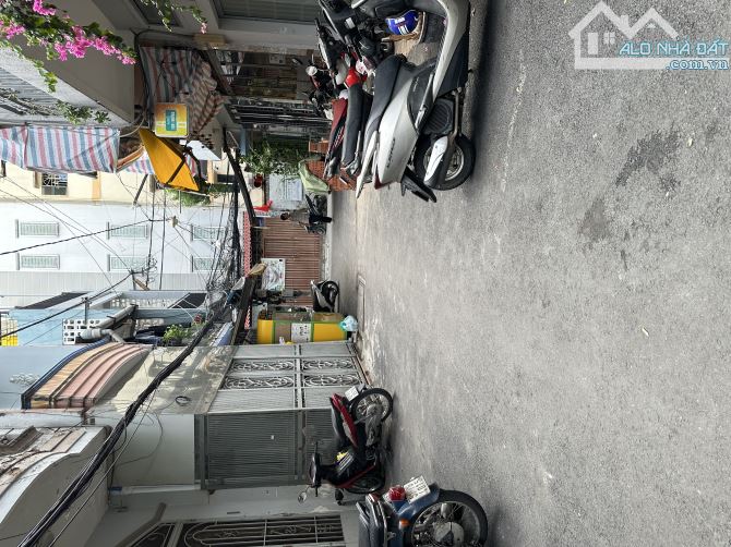 XE HƠI ĐỖ CỬA - HẺM THÔNG - Q.3 LVS - NGANG 5,2M- 5PN - GIÁ CHỈ NHỈNH 10 TỶ - 1