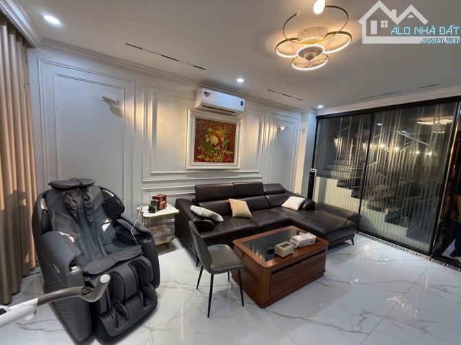 BÁN NHÀ HOÀNG NHƯ TIẾP - DÂN XÂY -GARA Ô TÔ – NỘI THẤT CAO CẤP - Ở NGAY – 60M2 CHỈ 21,6 TỶ - 1