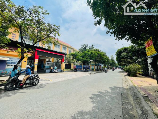 Hạ đáy sàn ! Đất biệt thự 200m2 chỉ 15 tỷ KDC ngay Đỗ Xuân Hợp - Global City. SHR vay bank - 1