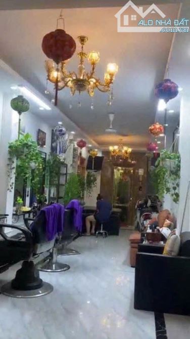 Cho thuê nhà phố Phúc Xá Hoàn Kiếm DT 40m2x6T có thang máy ô tô đỗ cửa giá chỉ 18 tr - 1