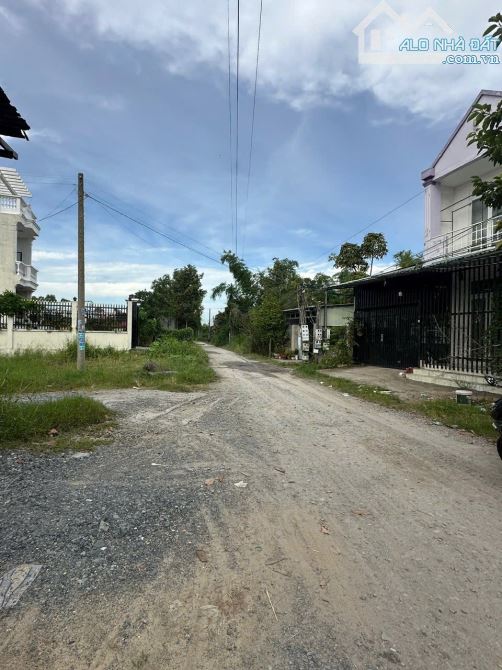 Bán 200m2 đất thổ cư, Shr bao sang tên giá 1 tỷ 1 xem nhanh mới kịp - 1
