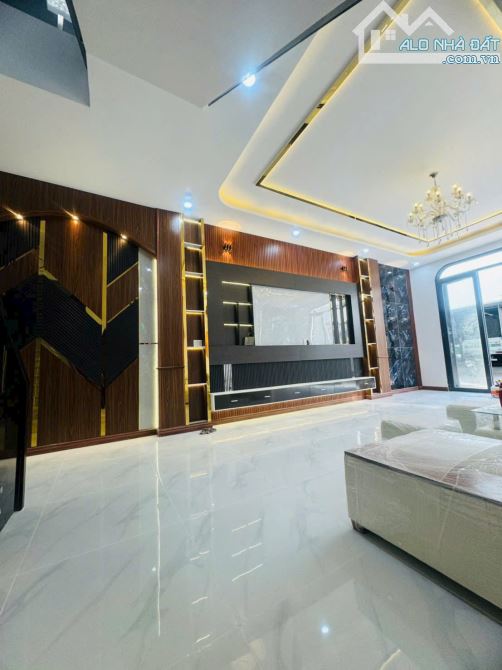MẪU NHÀ HIỆN ĐẠI CÁCH LỘ 50M - 5.5MX21M SHR - 1