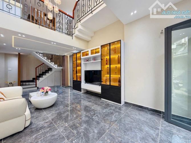 Ngộp! Bán nhà 54m² đường Trần Quang Diệu, P14, Q3. Xây 3 tầng, sổ sẵn - 1