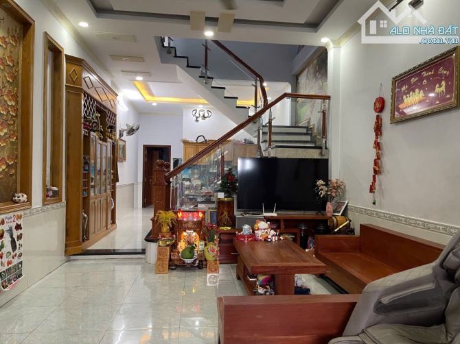 Bán nhà 2 tầng  đông hoà  dt 95m2 giá tốt - 1