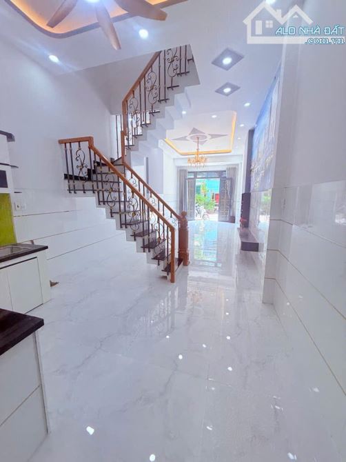 HƯƠNG LỘ 2, 4X12, 3 TẦNG BTCT, HXH 8M THÔNG,BÌNH TÂN GIÁP TÂN PHÚ,Q6, GẦN AEON, CHỈ 5.X TỶ - 1
