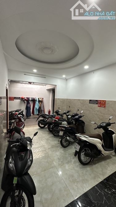 Bán gấp căn hộ dịch vụ 100m2 xây 4 tầng giá 7 tỷ 990 thu nhập ổn định - 1