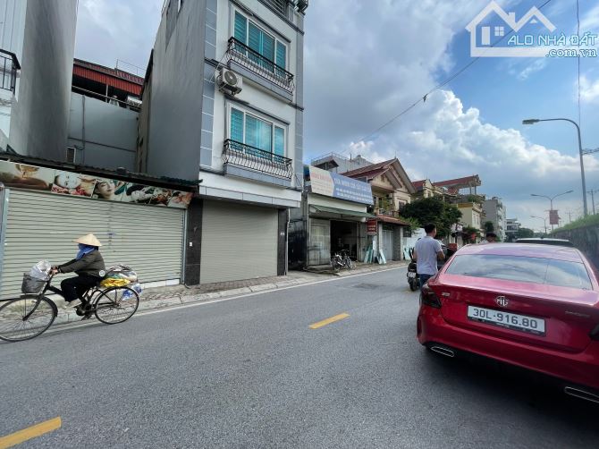 BÁN ĐẤT TẶNG NHÀ CẤP 4  DT 71m2, MT 4m; Giá: 12.9 tỷ - 1