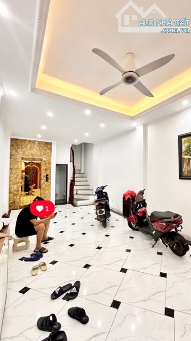 VÀI BƯỚC CHÂN RA HỒ TÂY-NGÕ THÔNG-CỰC GẦN Ô TÔ-FULL NỘI THẤT TIỀN TỶ XỊN SÒ - 1