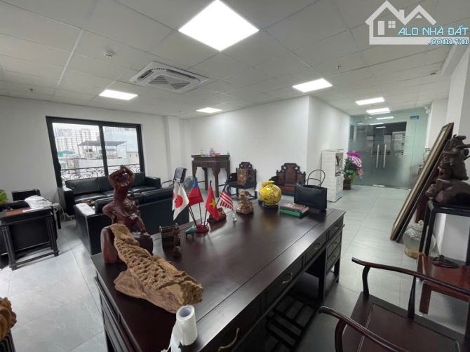 Cần bán nhà tuyệt đẹp phố Dương Khuê, Mai Dịch, Cầu Giấy 70m2 MT 5m, vỉa hè ô tô tránh - 1
