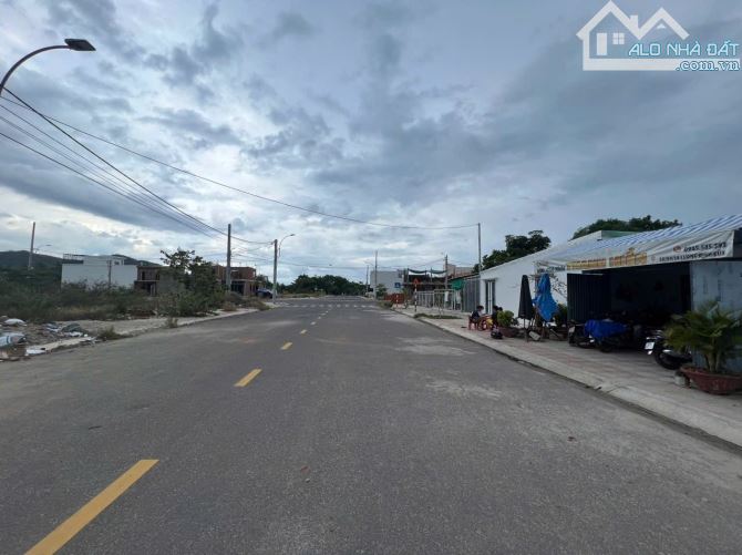 Bán lô đất 107m2 ngang 7.8 mét - đường rộng 20 mét - Tp.Nha Trang - 1