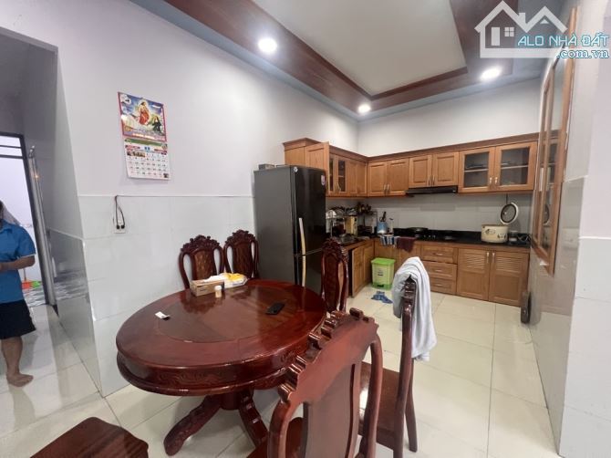 NHÀ HẺM OTÔ THÔNG NGAY CHỢ GẤU TRỊNH THỊ ĐỐI VỚI LÊ VĂN KHƯƠNG  - NGANG KHỦNG 5.7M X17M - 1