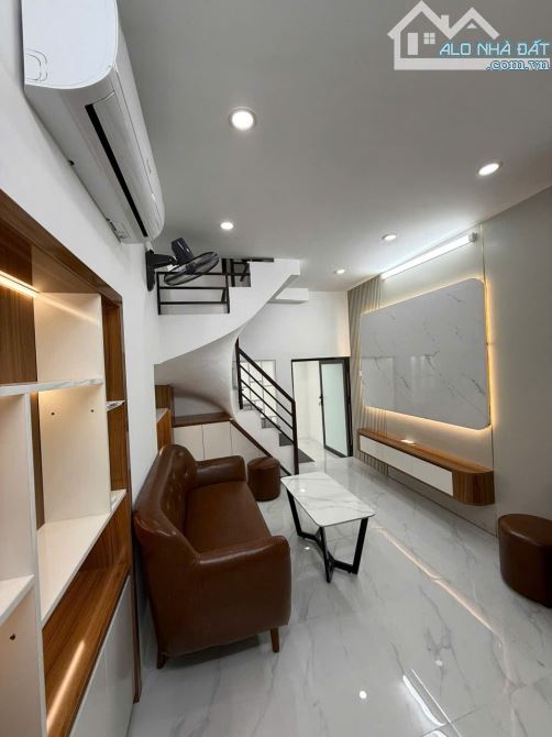 Cho thuê nhà Khâm Thiên, Đống Đa, 22m2 x 3 tầng, 3 ngủ, 8 triệu/tháng - 1