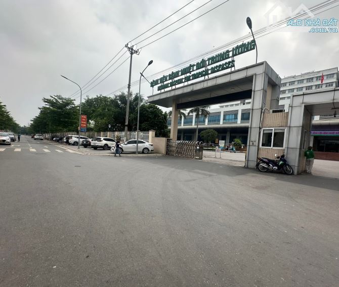 KINH DOANH SẦM UẤT NGÀY ĐÊM CỰC TỐT- VIEW HỒ ĐIỀU HOÀ- ĐƯỜNG RỘNG 3 Ô TÔ TRÁNH-CÓ SẴN DÒNG