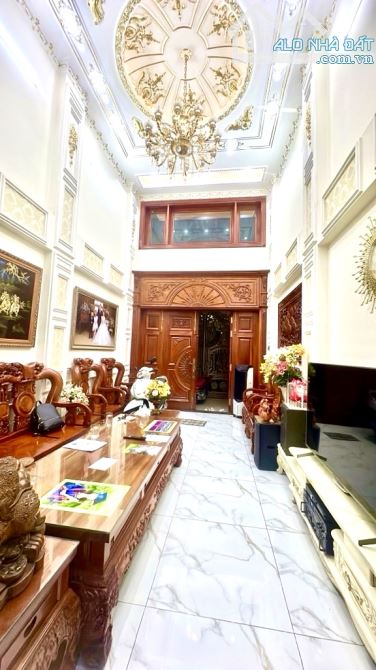 SIÊU PHẨM - ĐẸP LUNG LINH 5 TẦNG - CHỦ XÂY 5 TỶ +1 TỶ NỘI THẤT XỊN XÒ - ĐƯỜNG 10M XE HƠI T - 1