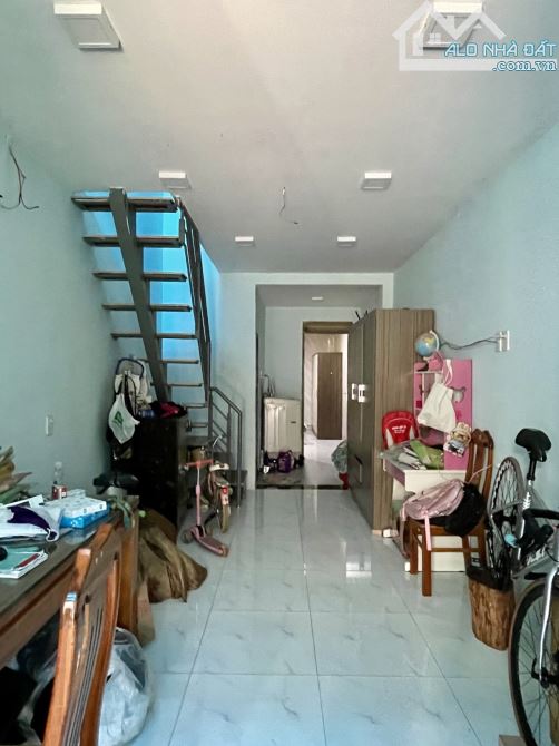 NHÀ BÀ ĐIỂM SÁT CHỢ CÂY ME - 130M2 NGANG KHỦNG 8M - CHIA THÀNH 2 CĂN RIÊNG BIÊT GIÁ 5.5TỶ