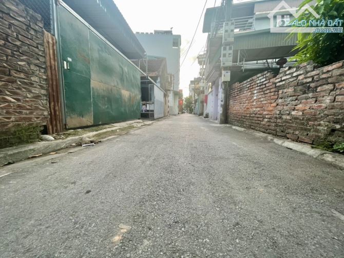BÁN ĐẤT GIANG BIÊN  NGÕ THÔNG Ô TÔ TRÁNH  SỔ VUÔNG ĐẸP  GIÁ ĐẦU TƯ  DT 147m  MT 7m  Giá 16 - 1