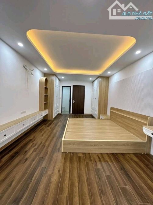 Nhà Lạc Long Quân 50 m2 x 3 tầng mà chỉ 13 tỷ gần Hồ Tây - 1