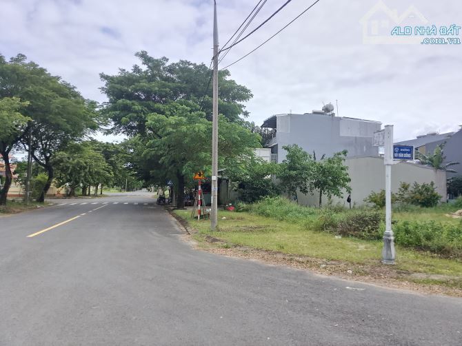 Lô góc Đường võ văn đồng và bùi quốc khái - 1