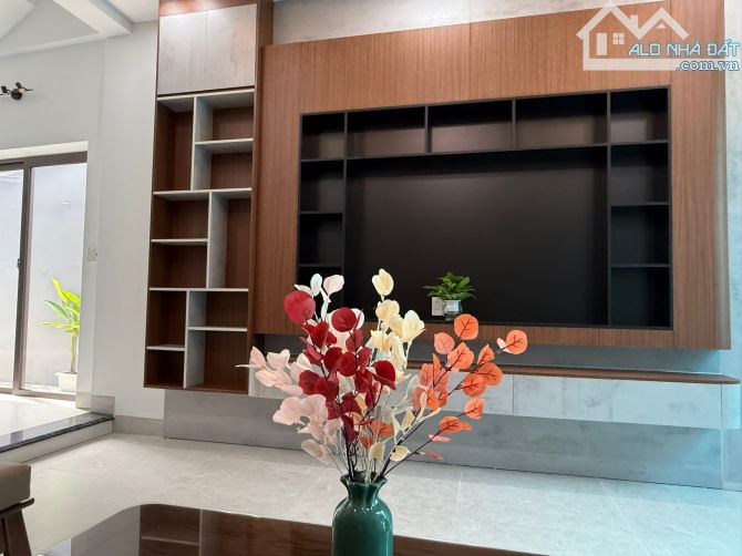 Cần bán nhà 3 tầng dt 64m2, mặt 4,1m, nở hậu, hướng Tây. Vị trí ngõ Vũ Hựu thông các ngả - 1
