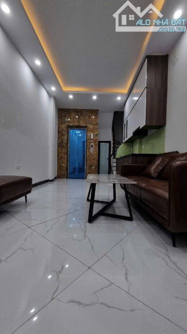 Bán nhà Trung Phụng, ngõ rộng thông, 50m ô tô, thang máy xịn sò, 30m2, 5 tầng, giá 8.7 tỷ - 1