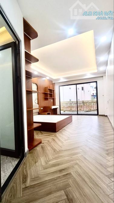 Nhà mới mặt phố Hoàng Mai, oto ngủ trong nhà, thang máy xịn, thiết kế đẹp sang trọng