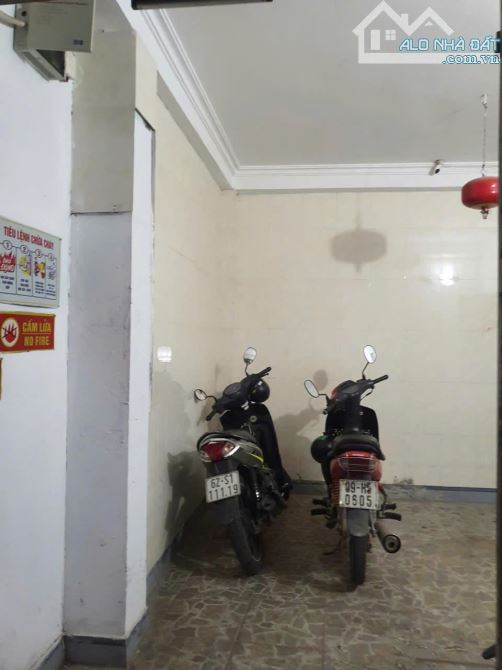 Chuyển công tác bán rẻ ! DT100m2, 5 tầng ,Vũ Ngọc Phan, Cthuê 65tr/ Th - 1