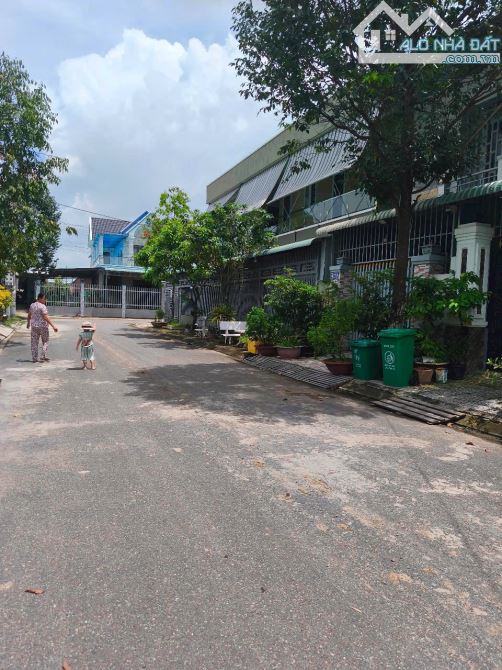 Lô Đất 4,2x20m Sau Lưng Chợ Trung Thành, Đường 6m. Long Trạch, Cần Đước, Long An - 1