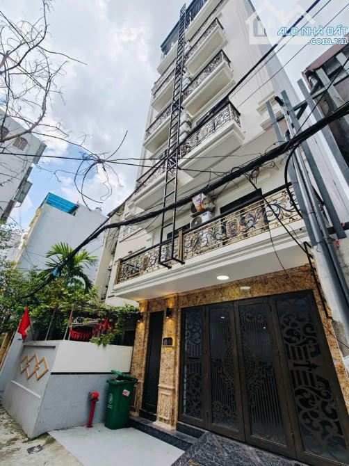 Toà CCMN 7 tầng thang máy, lô góc Minh Khai, oto vào nhà, 28 phòng ~ 130 tr/th.Giá 28.5 tỷ