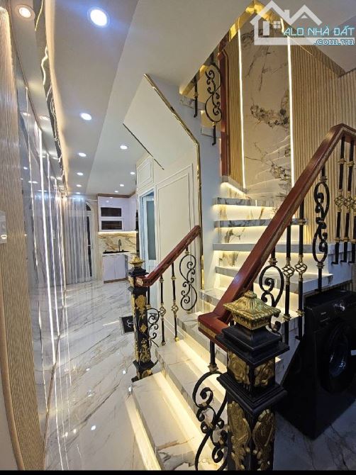 B.ÁN NH.À ĐẸP 2 TẦNG  - 2 MẶT TIỀN  -HẺM XE HƠI - 32M2 - TẶNG FULL NỘI THẤT - ÂU CƠ - QUẬN - 1