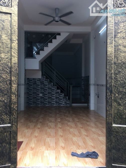 HƠN 5 TỶ CÓ 3 CĂN HẺM XE HƠI SÁT MẶT TIỀN NGUYỄN ẢNH THỦ - 2 TẦNG - 1
